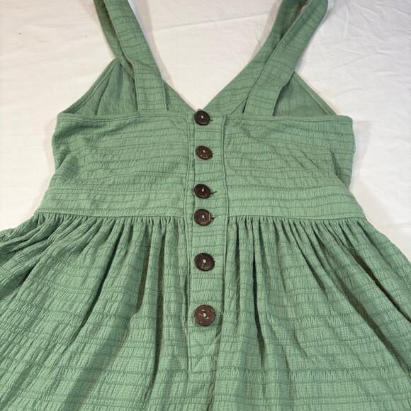 Free People Beach sage green keyhole dress with button back. Size XS - Picture 6 of 9